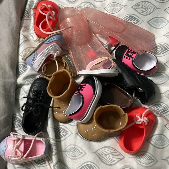 American Girl doll bed and desk set with accessories and clothes - Picture 16 of 16